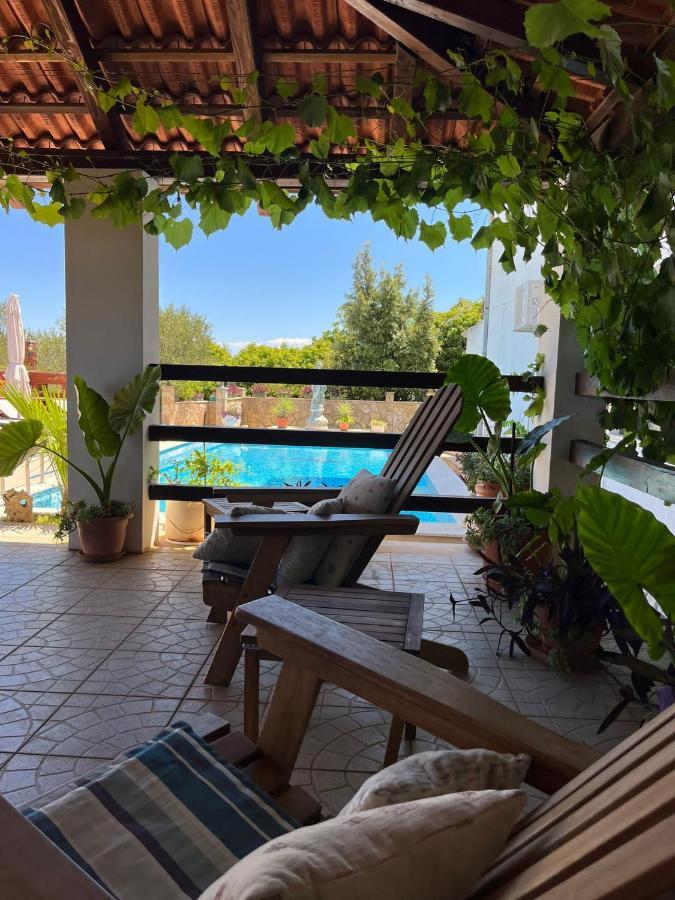 Apartment With Swimming Pool Jelsa  Exterior photo